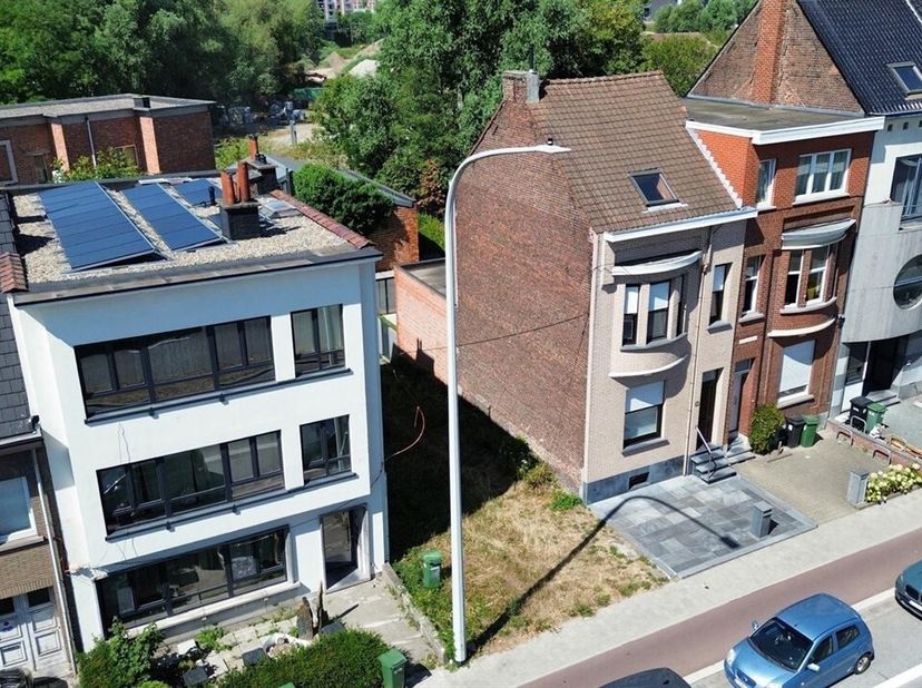 Ontdek deze bouwgrond met centrale ligging in de stadsrand van Aalst. <br />
Deze bouwgrond biedt een uitstekende kans voor wie snel en zonder onnodig