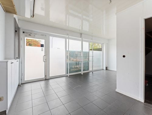                                         Bien commercial à vendre à Deerlijk, € 338.000
