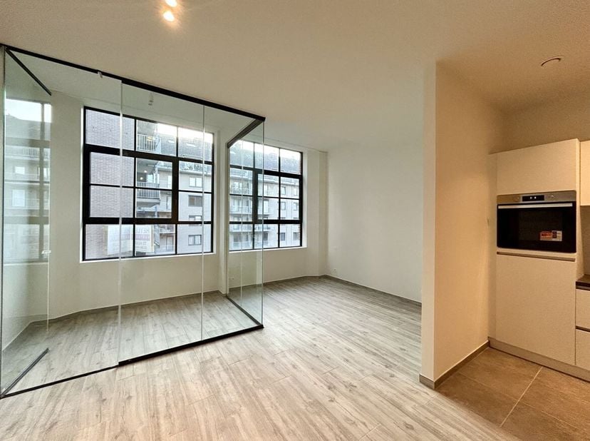Instapklare studio met loftgevoel in Residentie Albert te huur!<br />
Ligging: Gelegen in het bruisende Oud-Berchem, dé hotspot van Antwerpen, met hip