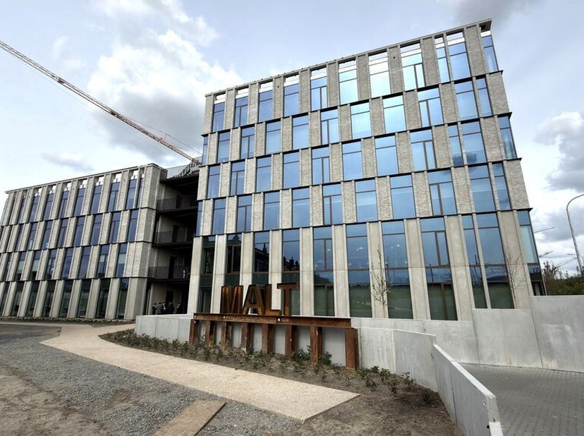 1052m² nieuwbouw kantoor met 79m² uniek rooftopterras met prachtig stadszicht<br />
Ligging: in Malt district tussen de Postzegellaan en de Leuvense V
