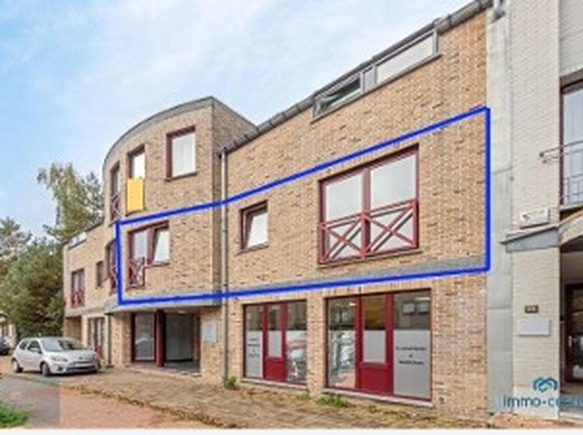 Instapklaar 2-slaapkamerappartement met 2 ondergrondse autostaanplaatsen op toplocatie in Genk<br />
<br />
Vraagprijs: € 199.000<br />
<br />
Op zoek