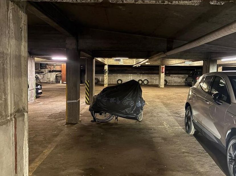 Autostaanplaats te huur op toplocatie aan de Britselei!<br />
Deze ondergrondse autostaanplaats is uitstekend gelegen in een rustige zijstraat van de