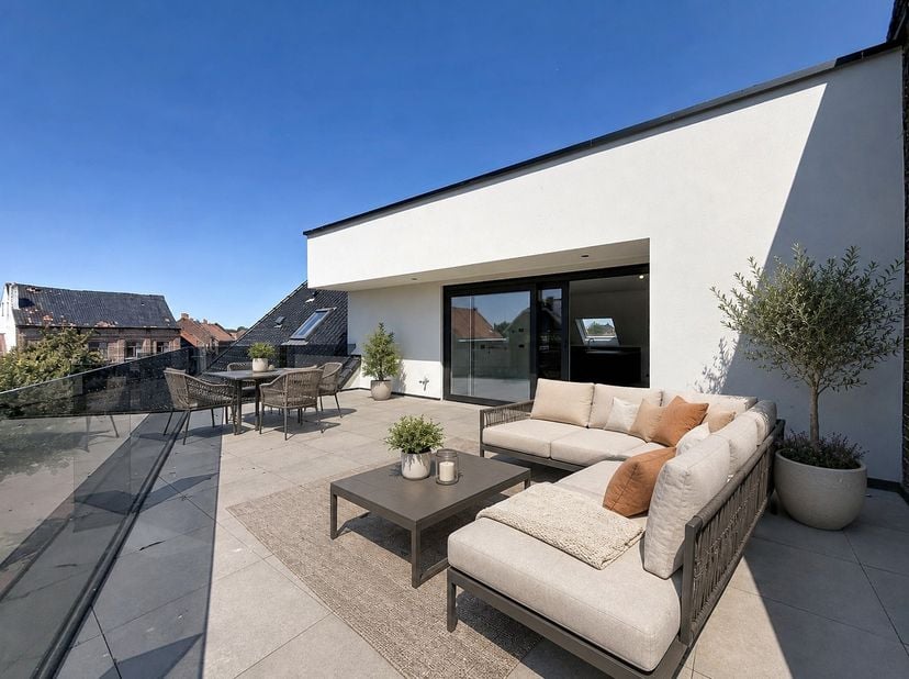 Gelegen aan de Kerkstraat in Spiere-Helkijn, biedt dit charmante appartement een ideale setting voor wie op zoek is naar een comfortabel en uitnodigen