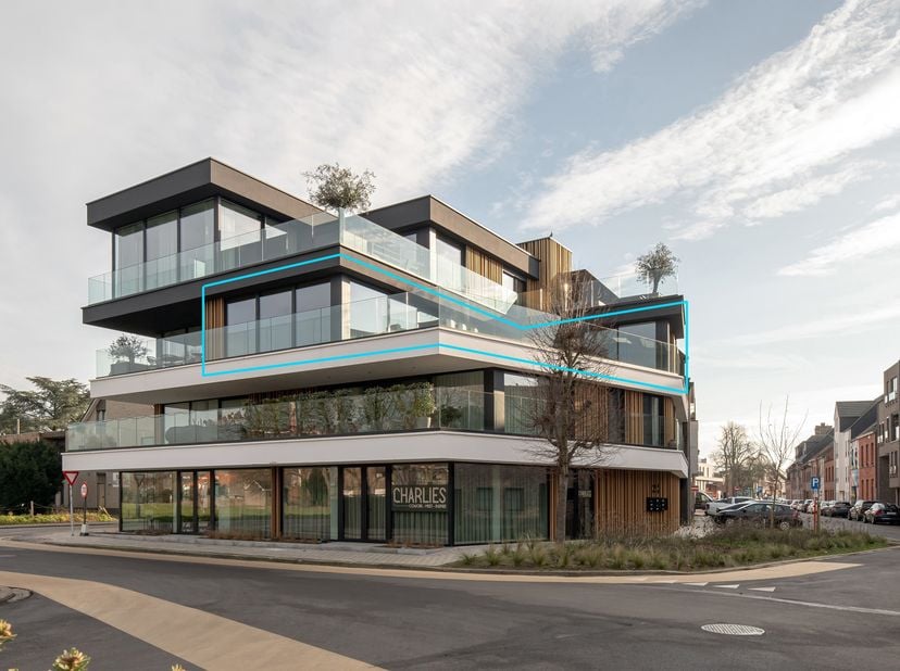 Zeer luxe afgewerkt nieuwbouw appartement van ca. 110 m² met uitzonderlijk ruim ZW-terras van ca. 70 m² in het centrum van Hoogstraten!<br />
INDELING