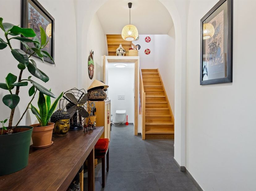 Instapklare, energiezuinige gezinswoning met 5 slaapkamers, 2 badkamers en EPC A<br />
Rustig gelegen woning in een aangename woonomgeving, met het ce