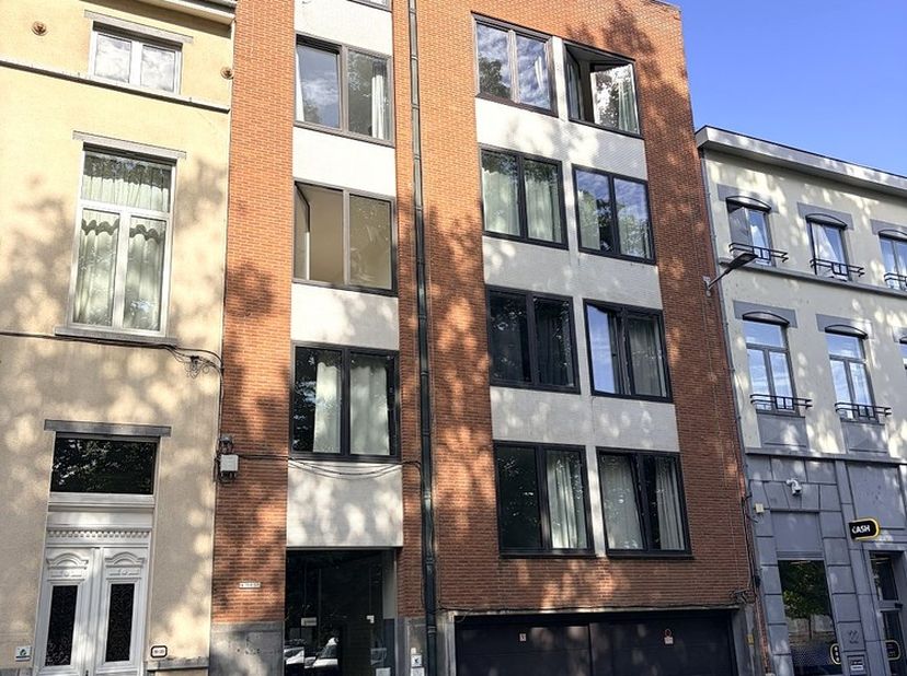Deze gezellige studio is gelegen op de tweede verdieping van een goed onderhouden gebouw, op een absolute toplocatie in het centrum van Leuven. De stu