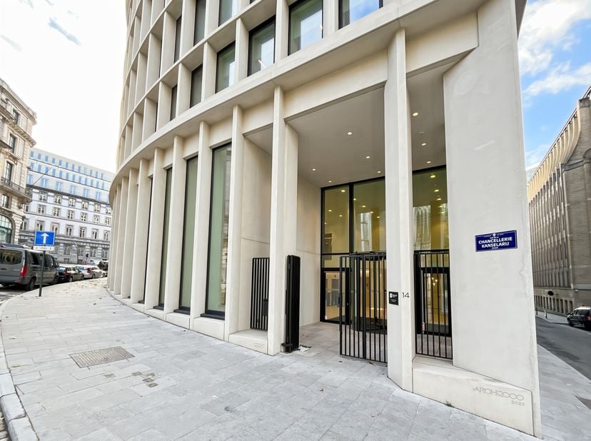 Bien professionnel à louer à Sinter-Goedeleplein 14,
                    1000 Bruxelles