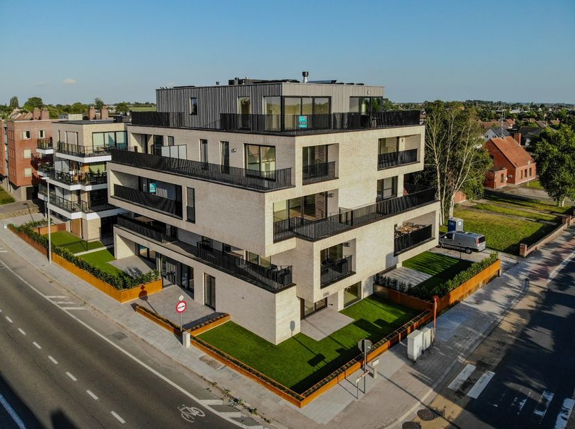 Dit modelappartement is volledig geschilderd, ingericht en voorzien van raambekleding en maakt deel uit van residentie Tine. Dit prachtig appartement