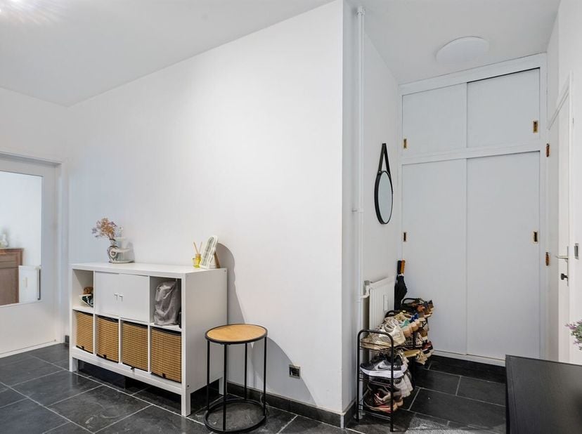 Ontdek dit prachtig, energiezuinig appartement in het rustige Koningshooikt. De woonst bevindt zich in het hart van Koningshooikt en is ideaal voor zi