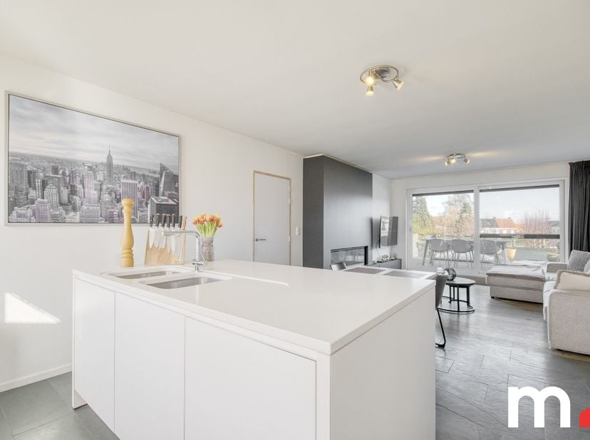 Unieke eigendom met wooncomfort en multifunctionele loods van ±140 m² – ideaal voor privégebruik of investering<br />
<br />
✅ Woning en loods met eig