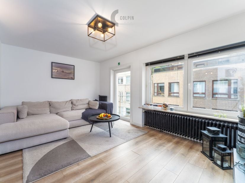 Dit verzorgd en lichtrijk 2-slaapkamerappartement met zuidoriëntatie combineert comfort, ligging en rendement, en is daarmee perfect geschikt als twee