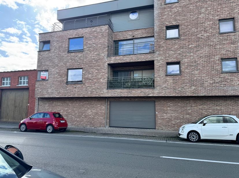 Dit tweeslaapkamer appartement is gelegen op de eerste verdieping van residentie CASINO en beschikt over een bewoonbare oppervlakte van 110 m². <br />