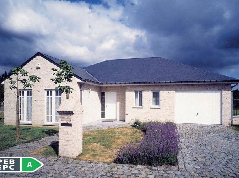 PROJET DE TERRAIN A BATIR 14,79ARES VILLA PLEIN PIED PRIMA<br />
TEAM CONSTRUCT vous présente un projet total de construction neuve tout frais compris