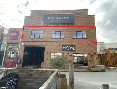                                         Immeuble de bureaux à louer à Genval, € 890
