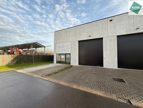                                         Bedrijfsgebouw te huur in Waregem, € 990
