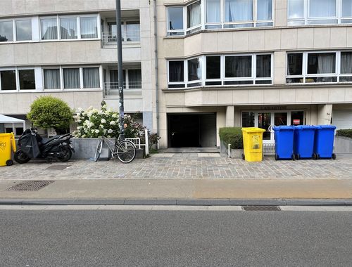                                         Staanplaats te koop in Elsene, € 35.000
