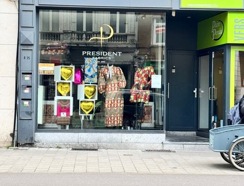                                         Handelsgelijkvloers te huur in Antwerpen, € 1.750
