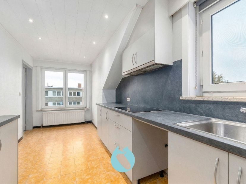 Dit appartement is gelegen in een rustige woonwijk van Wondelgem, op wandel- en fietsafstand van winkels, scholen, openbaar vervoer en een vlotte verb