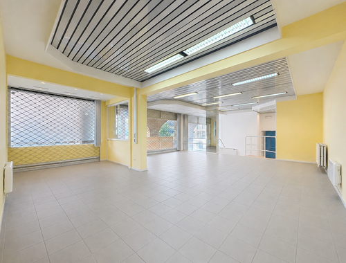                                         Handelszaak te huur in Moeskroen, € 895
