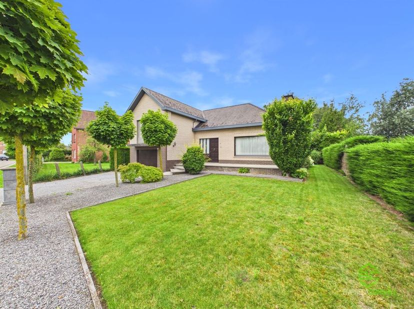 + Als u op onze eigen website (www.empresaconsult.be) naar deze woning doorklikt, vindt u alle info en een volledige 360° impressie! +<br />
Op een la
