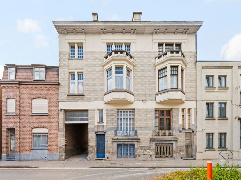 Magnifique maison de maître comprenant 8 chambres, un grand garage et de nombreuses possibilités !<br />
Vous recherchez une maison de maître exceptio