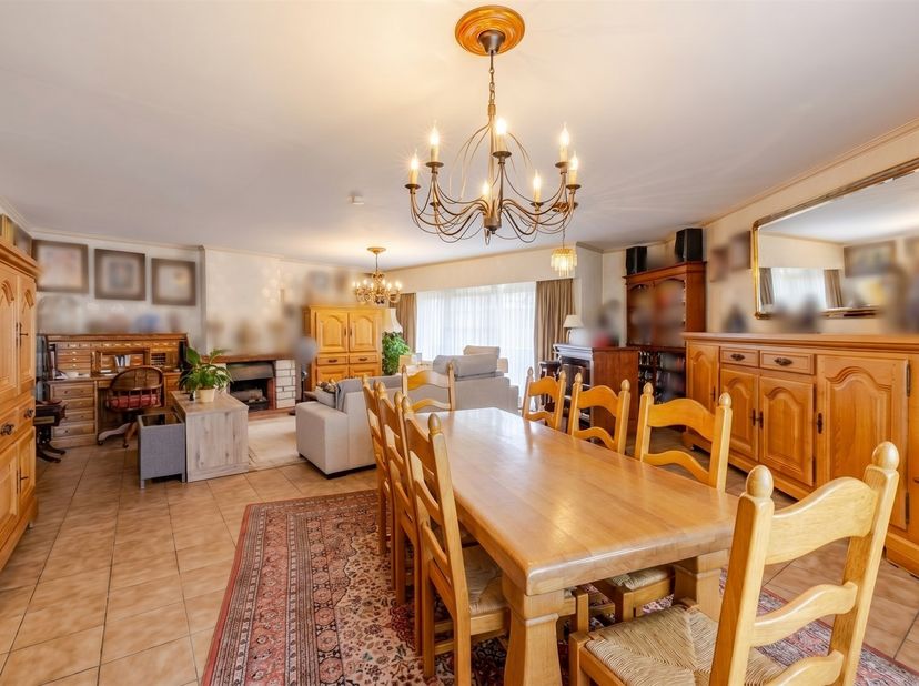 Bent u op zoek naar een ruim en lichtrijk hoekappartement op een centrale ligging in Sint-Niklaas? Dan is dit misschien wel uw nieuwe thuis!<br />
<b