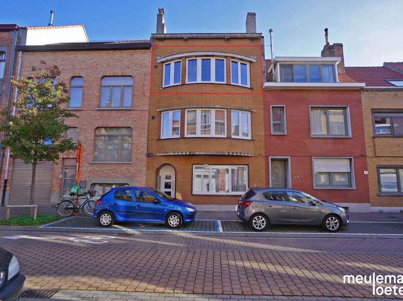 Dit charmante appartement in Oostende biedt een comfortabele leefruimte, ideaal voor wie op zoek is naar een moderne en praktisch appartement aan zee.