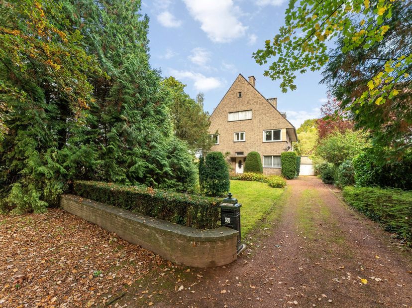 Statige en karaktervolle villa in nabijheid van de abdij van Tongerlo. De woning is gebouwd in 1933 door architect Jan Lauwers in de stijl de nieuwe z