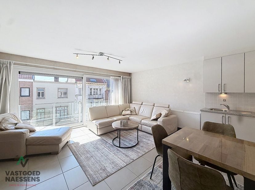 Cet appartement prêt à emménager de 2 chambres à coucher est situé dans la résidence Zuidpoort, datant de 2008 et se trouve donc dans un excellent éta