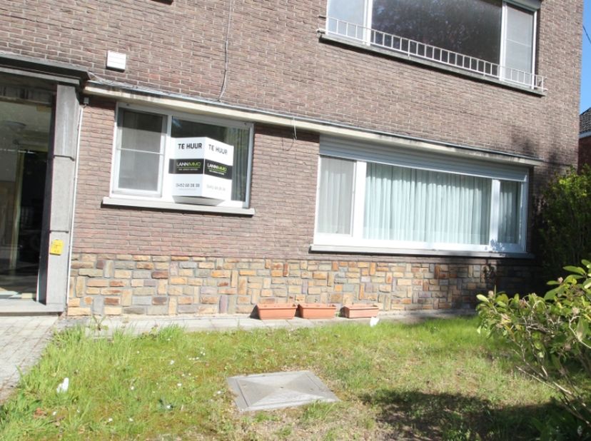 Appartement à louer
                    à 9040 Sint-Amandsberg