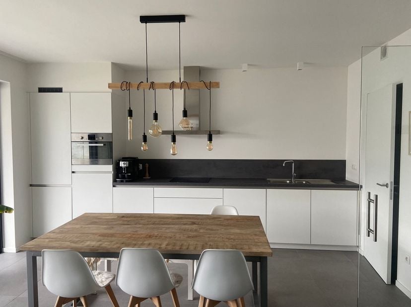 In Residentie Luce, een mooie residentie aan de Weg naar As in Genk, komt binnenkort dit appartement vrij. De ligging is uniek: rustig, maar toch vlak