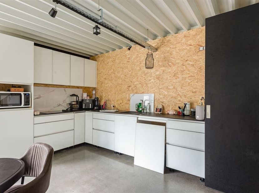 Moderne, energiezuinige woning met 3 slaapkamers in Iddergem<br />
Ligging<br />
Gelegen in de Molenstraat 53 te Iddergem, in een rustige en residenti