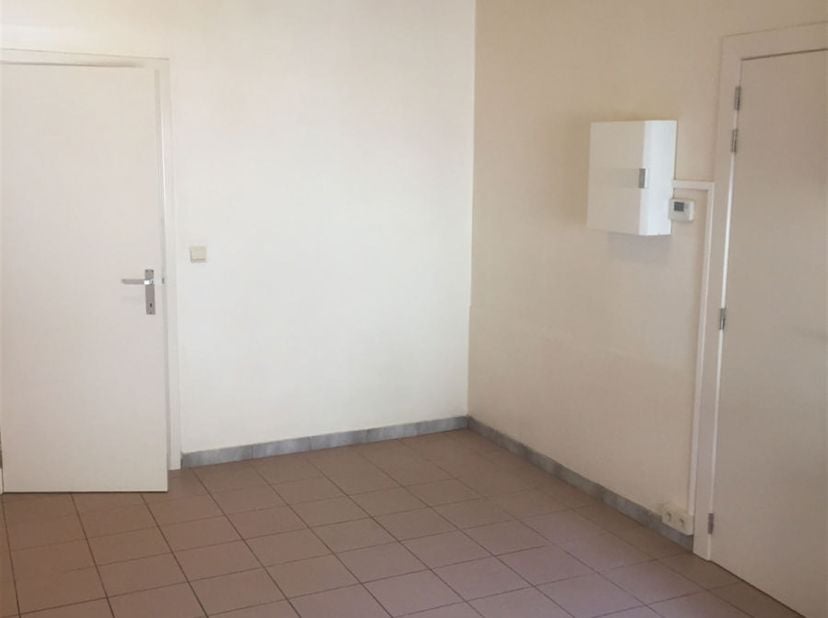 Appartement te huur in Rue du Rempart  72 bus 1,
                    7900 Leuze
