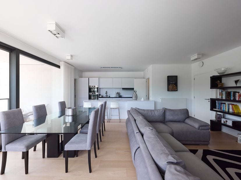 Prachtig appartement van 136 m² gelegen aan de Woluwedal, recht tegenover het Maloupark en op een steenworp van het winkelcentrum, in een eigentijds g