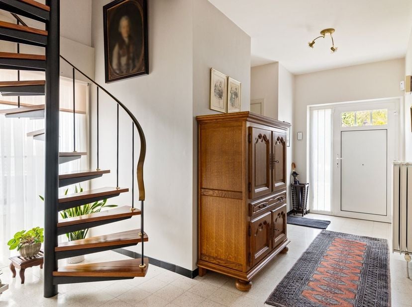 Bienvenue dans cette maison jumelée bien entretenue à Wommelgem. Cette propriété est idéalement située dans un quartier résidentiel, à proximité du ce