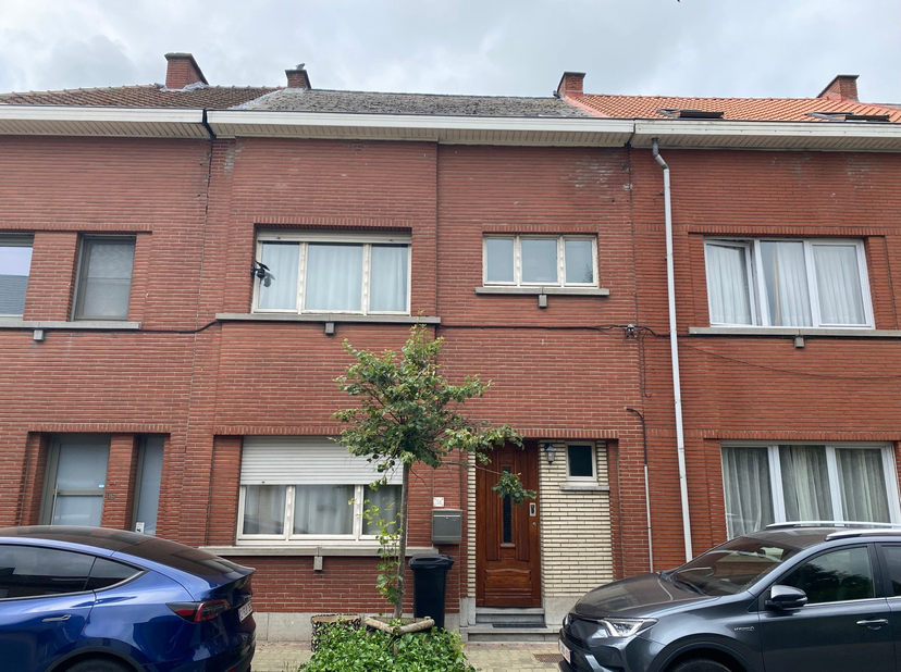 KIJKDAG 17/08/2026 VAN 16U TOT 18U (OP AFSPRAAK)<br />
AALST - Deze charmante stadswoning bevindt zich op wandelafstand van het centrum van Aalst en c