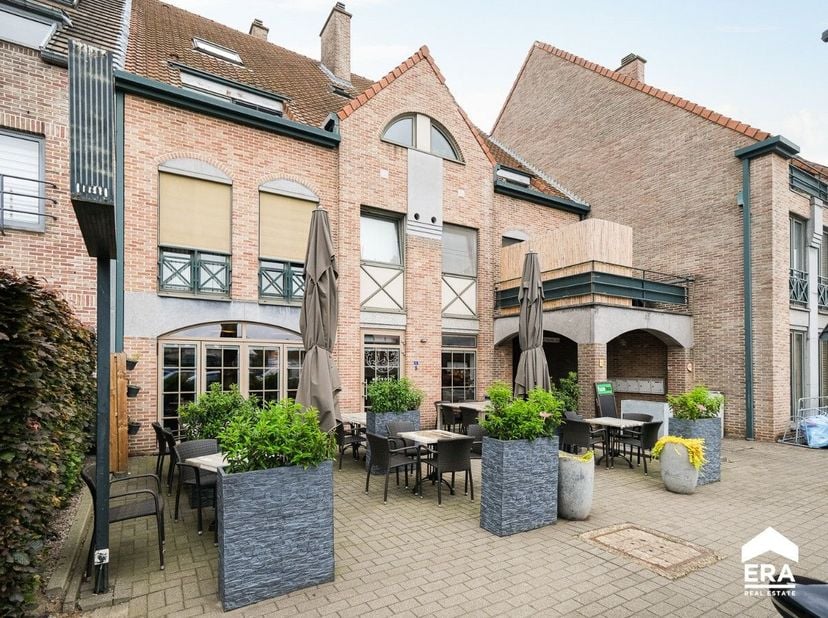 Gezellige horecazaak in de dorpskern van Munsterbilzen. <br />
<br />
In het hart van Munster vind je deze sfeervolle horecazaak met een bewoonbare op