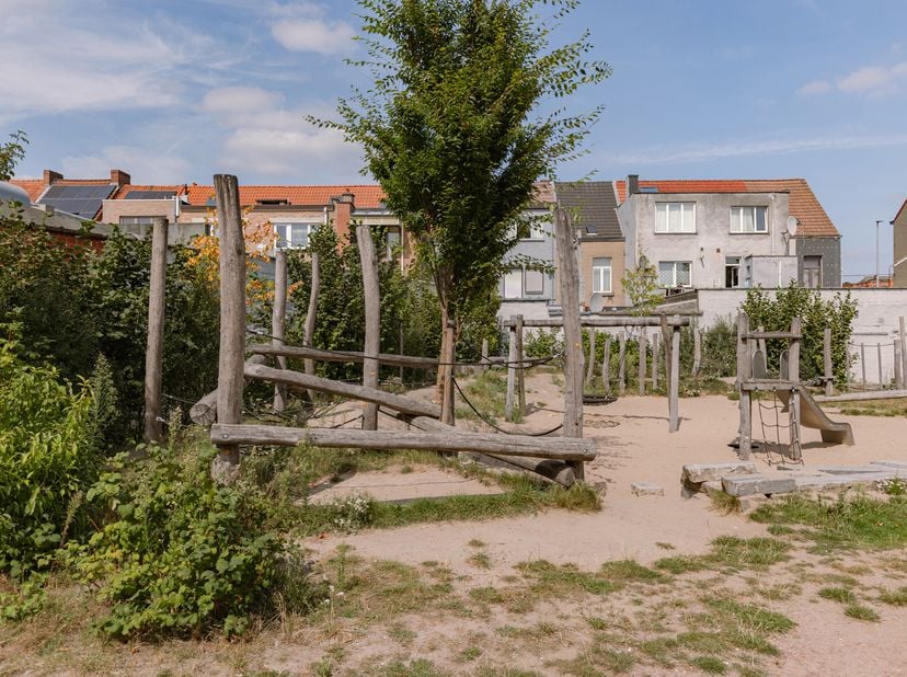 Charmante maison de ville à proximité du centre historique de Gand<br />
Cette charmante maison de ville est située au 42 Kaprijkestraat à Gand, à deu