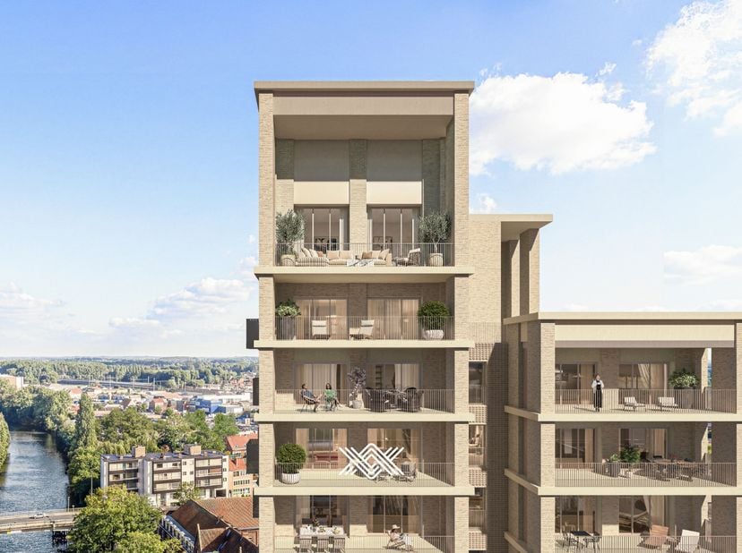 Dit comfortabele appartement van 103 m² op het zevende verdiep beschikt over een inkomhal met plaats voor een vestiairekast, een gastentoilet, een lic