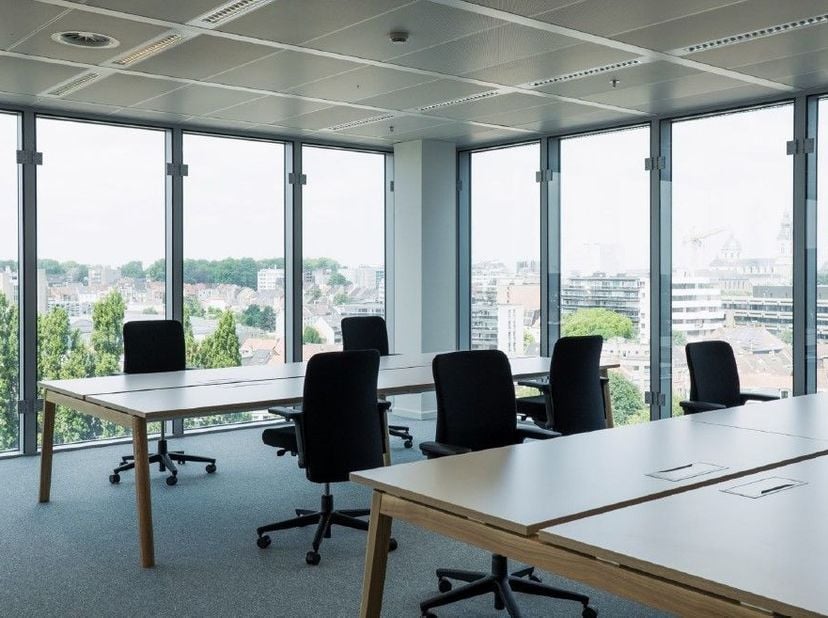 Fantastisch gelegen en volledig instapklare kantoren te huur, perfect gelegen nabij het centrum Gent Zuid en vlakbij de op- en afritten van de E17. De