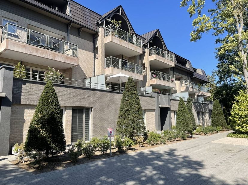 Bent U op zoek naar een mooi appartement met 2 slaapkamers in een groene omgeving en met goede bereikbaarheid?<br />
Zoek niet langer en boek vraag nu