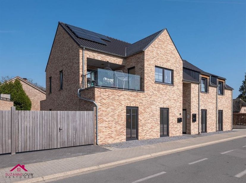 Gelijkvloers appartement met ruim terras, kelderberging en 2 ondergrondse autostaanplaatsen<br />
Troeven<br />
- Praktische indeling <br />
- Videofo