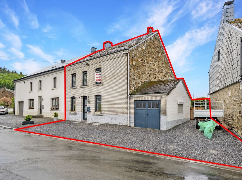 EASYHOME vous propose une maison d’habitation prête à vivre !<br />
Située sur les hauteurs de On, à l’abri des inondations, cette maison où il ne vou