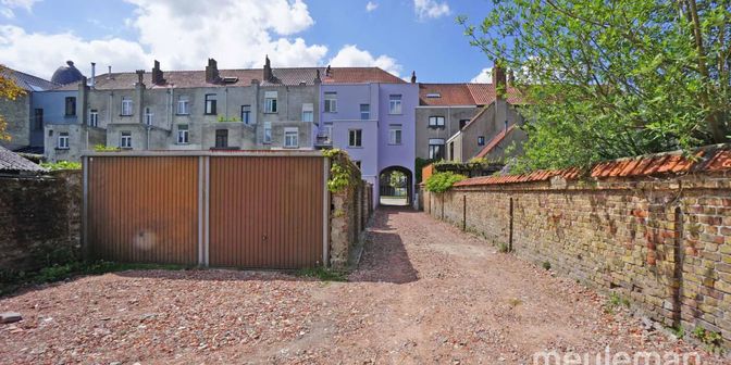 Garage te huur in Baron Ruzettelaan 257, 8310 Assebroek