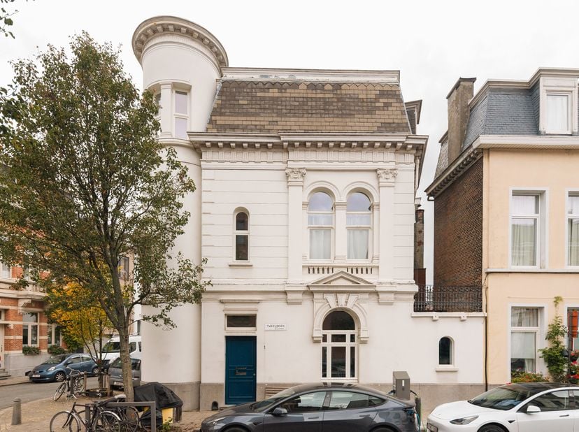 Uniek hoekpand op toplocatie in de gegeerde Zurenborgwijk, nabij de uitvalswegen. <br />
Bent u op zoek naar een karaktervolle woning op wandelafstand