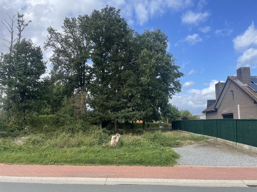 Bouwgrond van 7a 53ca (lot 1) voor open bebouwing <br />
<br />
Deze rustig en gunstig gelegen bouwgrond bevindt zich in Heusden-Zolder, met een vlott