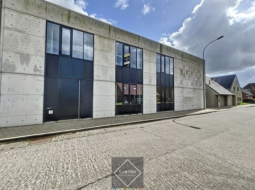Bien professionnel à louer
                    à 8800 Roeselare
