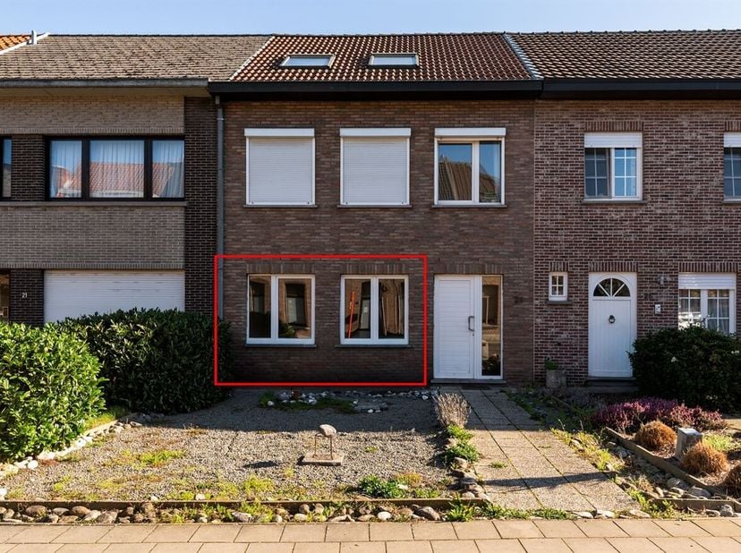 Deze gezellige studio is gelegen op een uitstekende locatie in de Kroonstraat te Lier, op wandelafstand van alle noodzakelijke voorzieningen zoals win