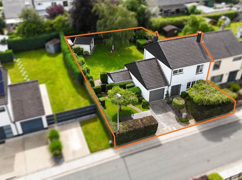 ✨ VISÉ - Superbe maison 3 façades avec garage, terrasse et jardin !<br />
Située dans un quartier résidentiel calme de Visé, cette agréable maison 3 f