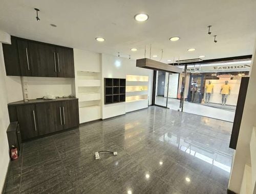                                         Handelsgelijkvloers te koop in Genk, € 125.000
